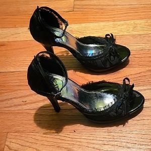 Black shoes size 9